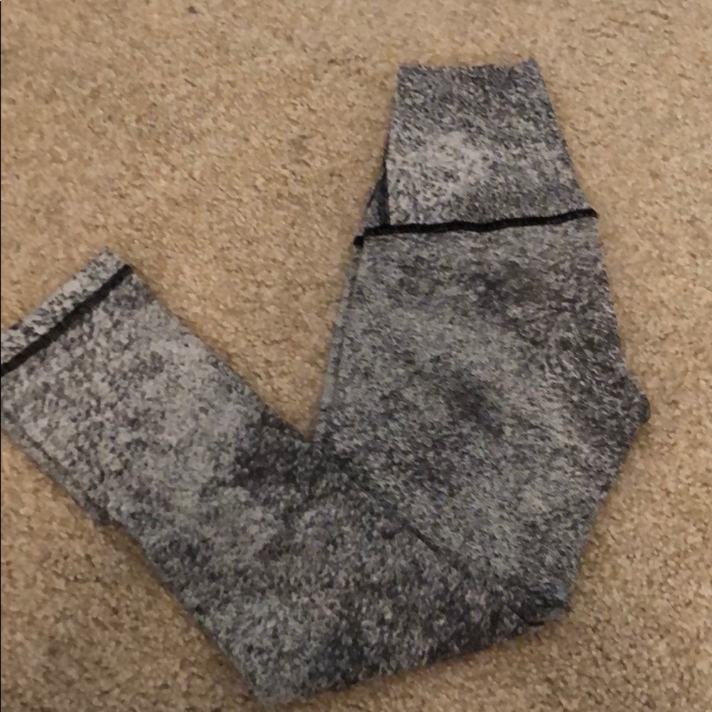 Lululemon cropped wunder under gray patterned